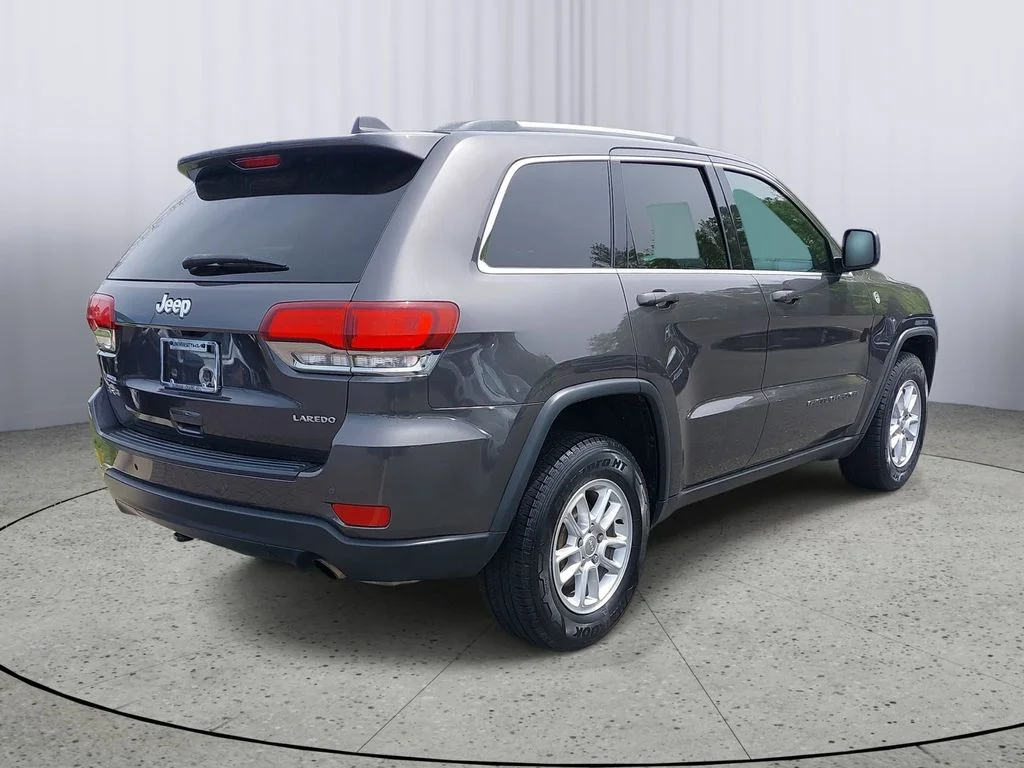 Used 2020 Gray Jeep Laredo E image 3