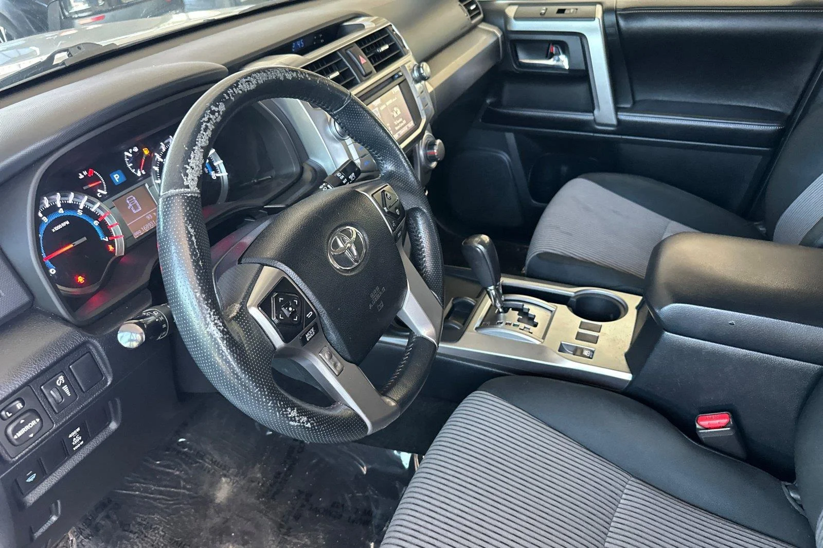 Used 2017 Classic Silver Metallic Toyota SR5 image 10