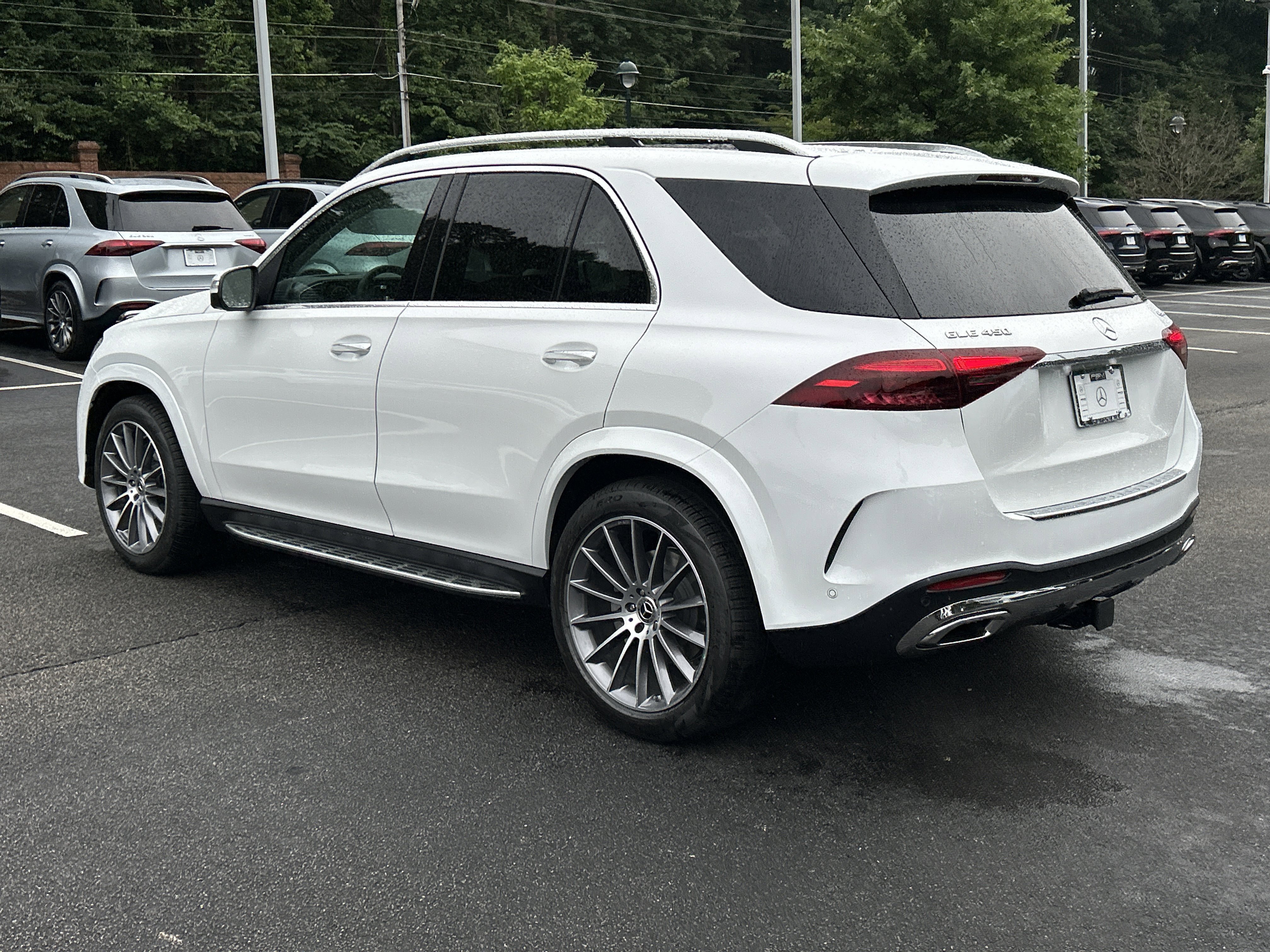 New 2026 MANUFAKTUR Moonlight White Metallic Mercedes-Benz GLE 450 4MATIC® SUV image 11