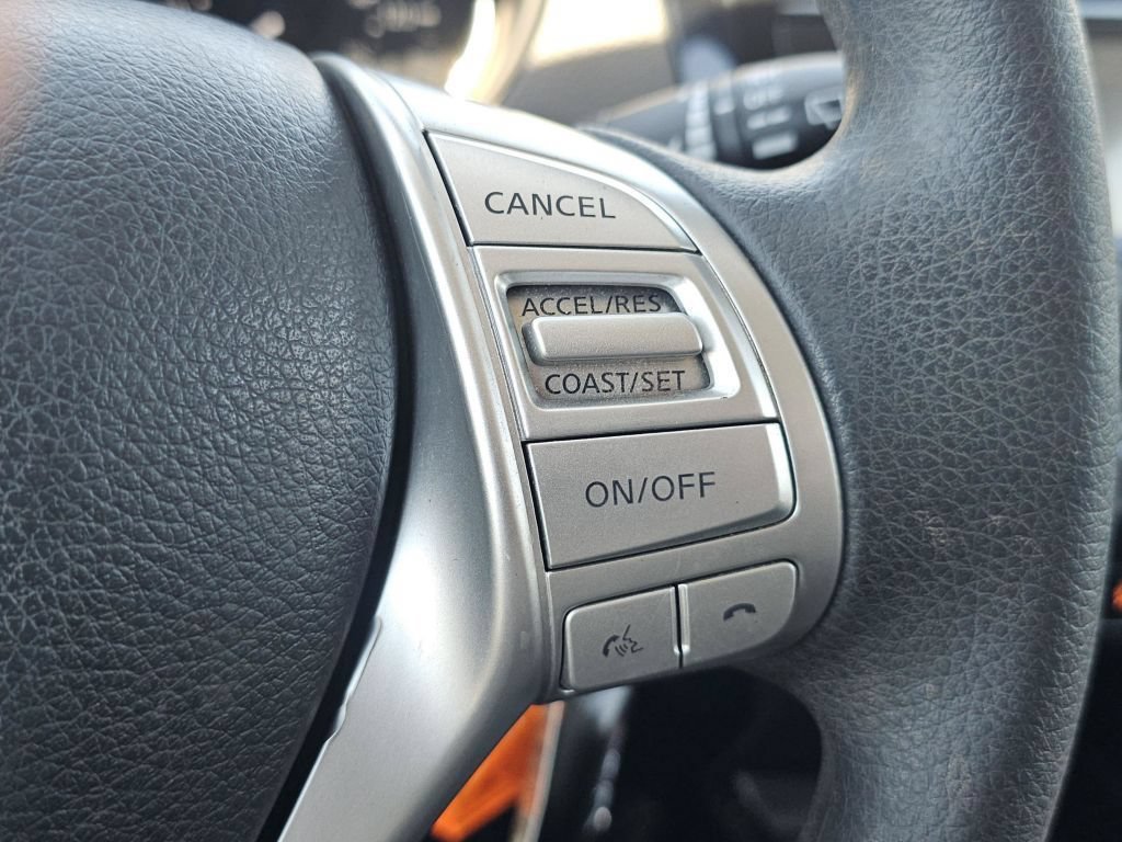 Used 2016 Cayenne Red Nissan S image 12