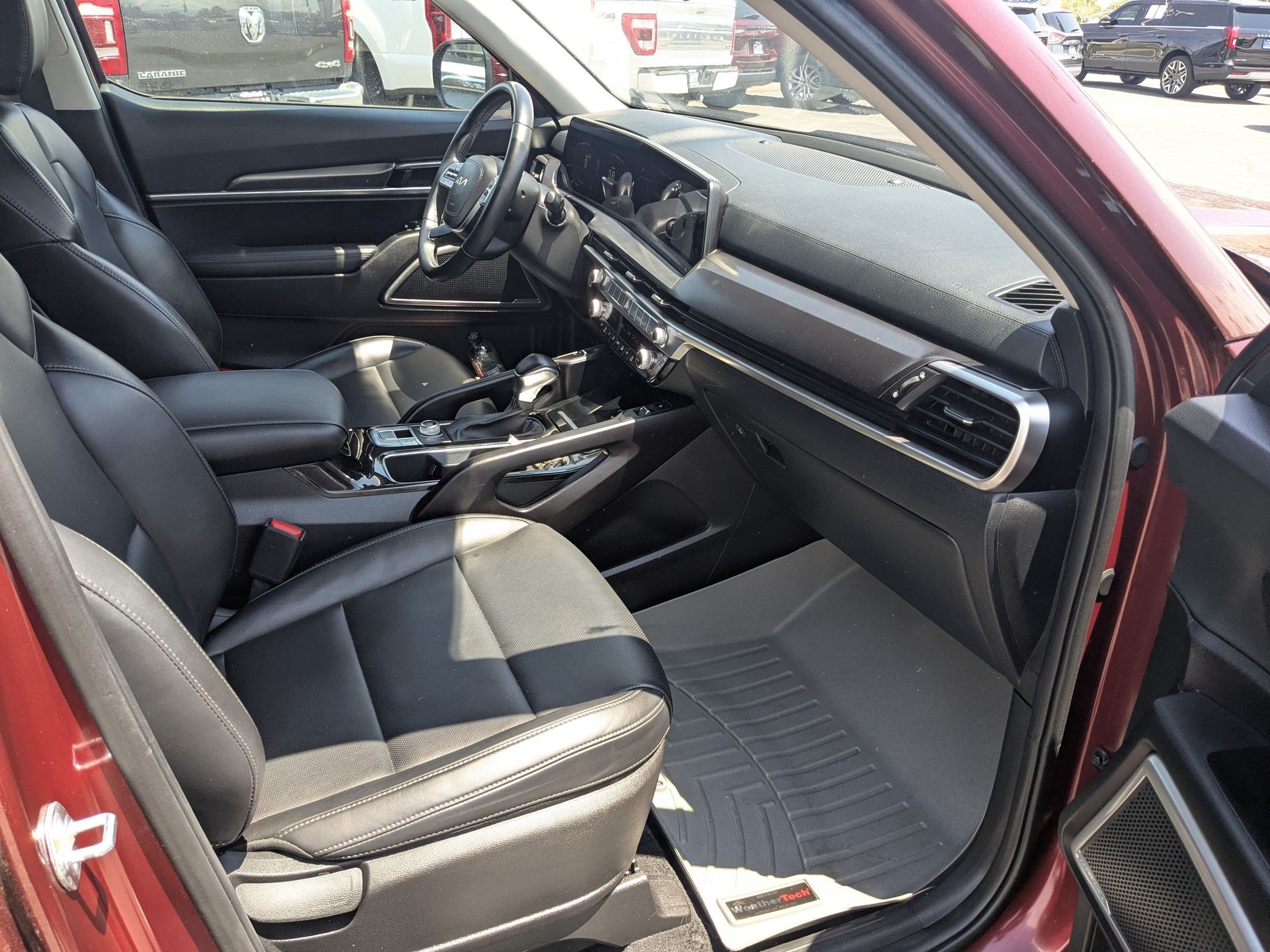 Used 2024 Dawning Red Kia S image 31
