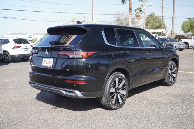 New 2025 Black Diamond Mitsubishi SE image 7