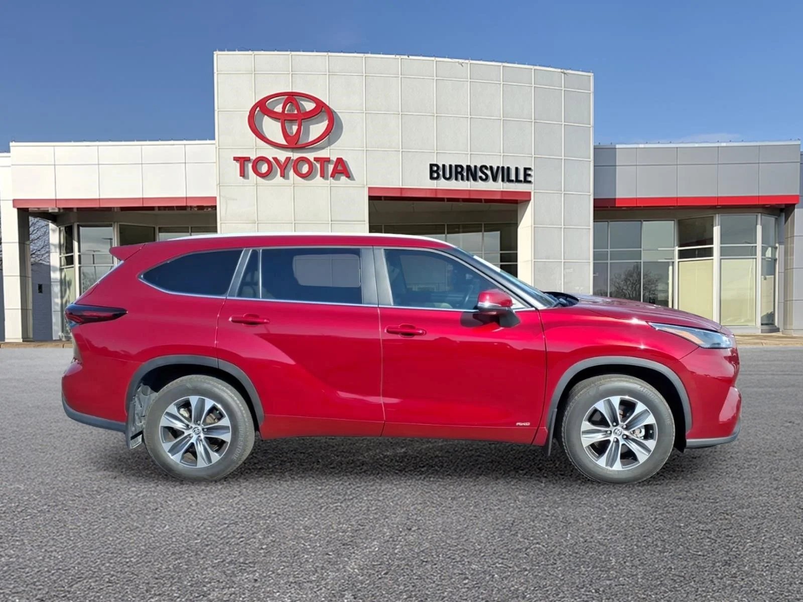 Certified 2025 Toyota Highlander XLE with VIN 5TDKBRCH2SS651395 for sale in Burnsville, Minnesota