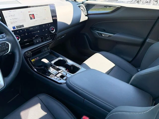 Certified Used 2025 NORI GREEN PEARL Lexus 350h Premium image 22