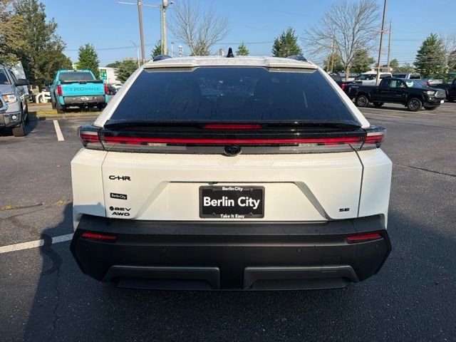 New 2026 Wind Chill Pearl <sup>1</sup> Toyota  SE image 7