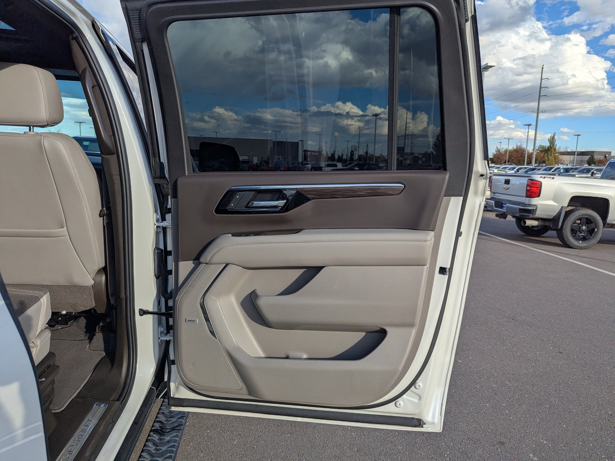 2025 Chevrolet Suburban Z71 - Photo 44