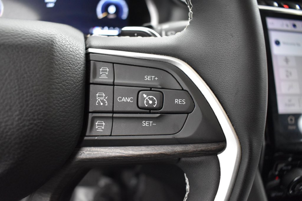 Used 2023 White Jeep Limited image 7