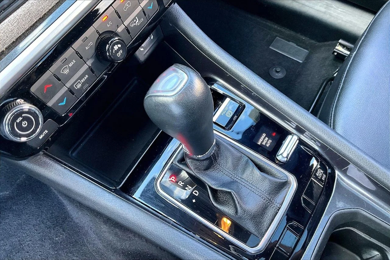 Certified Used 2025 Black Jeep Latitude image 30