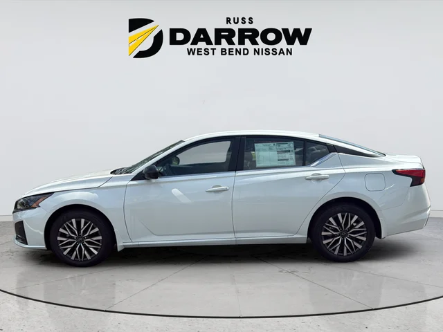 New 2026 White Nissan 2.5 SV image 2
