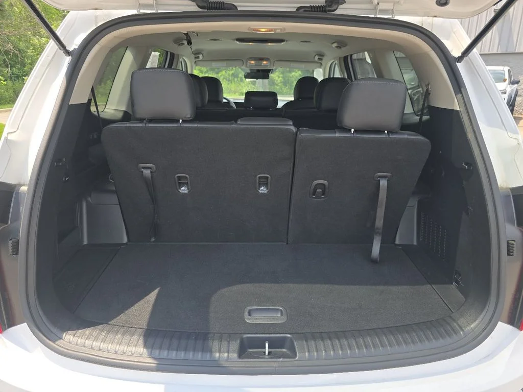 Used 2024 White Kia LX image 18