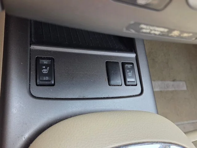 Used 2012 Red Nissan LE image 25