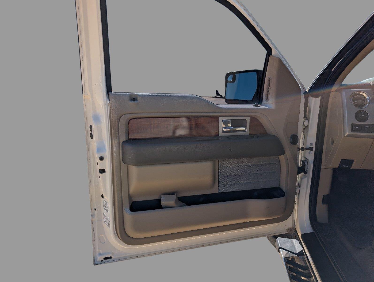 Used 2009  Ford XL image 13