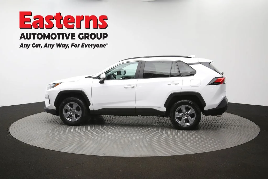 Used 2022 White Toyota XLE image 60