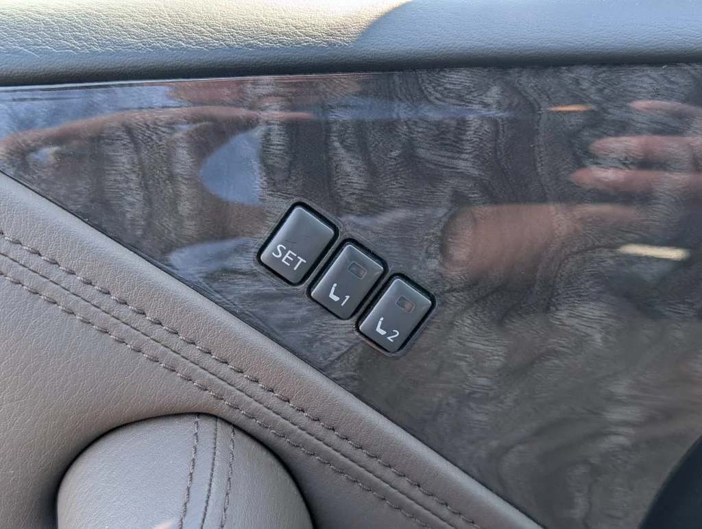 Used 2023 White Nissan Platinum image 18