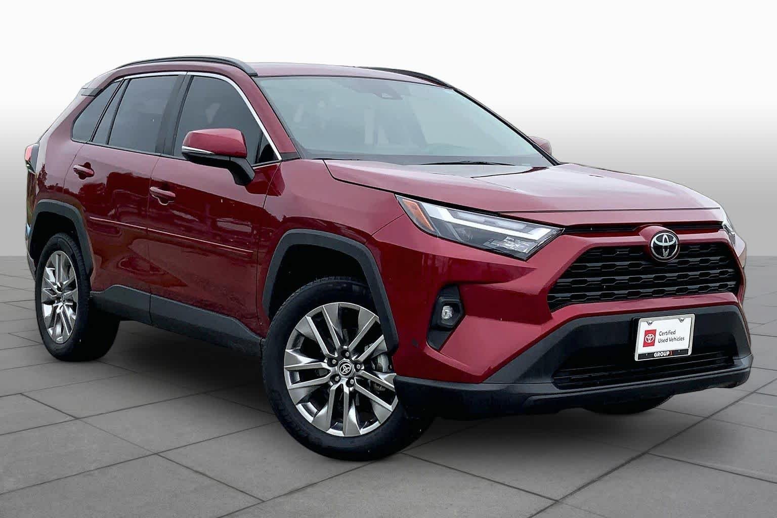 Used 2024 Ruby Flare Pearl Toyota XLE Premium image 3