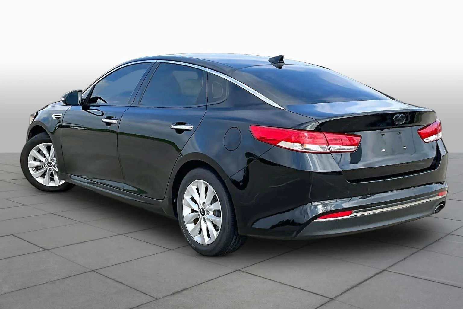 Used 2018 Ebony Black Kia EX image 11