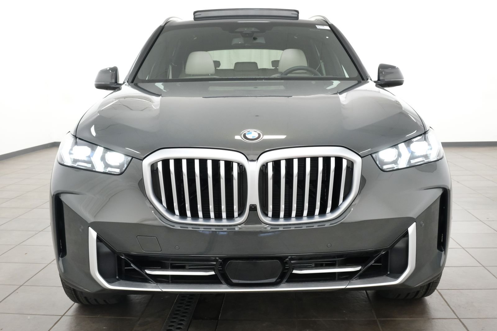 New 2026 Dravit Grey Metallic BMW xDrive40i image 11