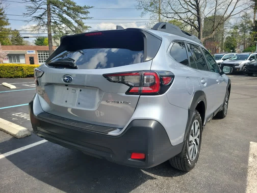 Used 2023 Ice Silver Metallic Subaru Premium image 3