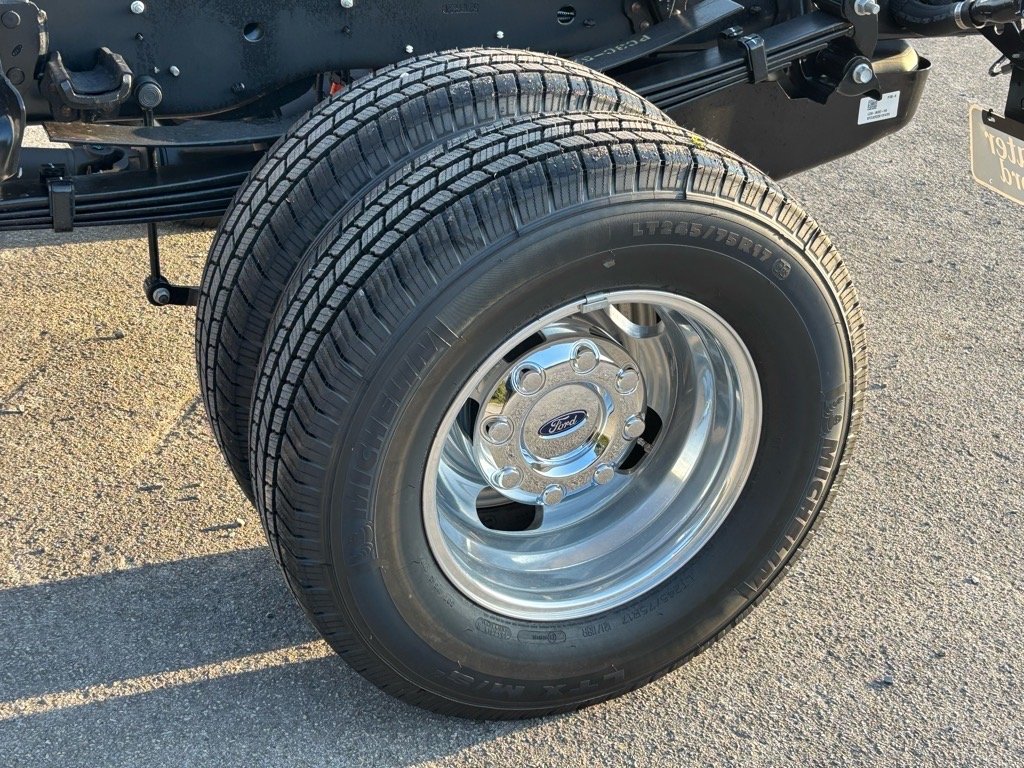 2026 Ford F-350 Super Duty Chassis Cab XL - Photo 13