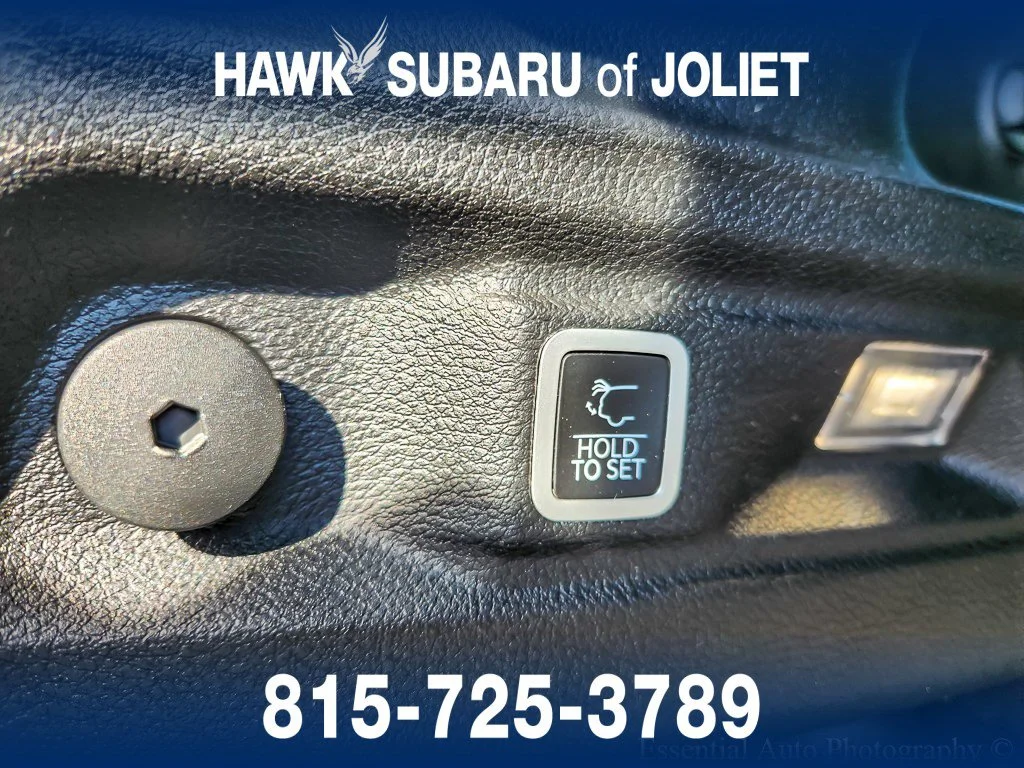 Used 2023 Diamond Black Crystal Pearlcoat Jeep Limited image 19
