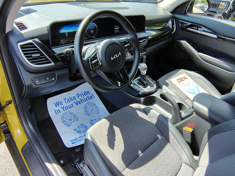 Used 2024 Green Kia S image 11