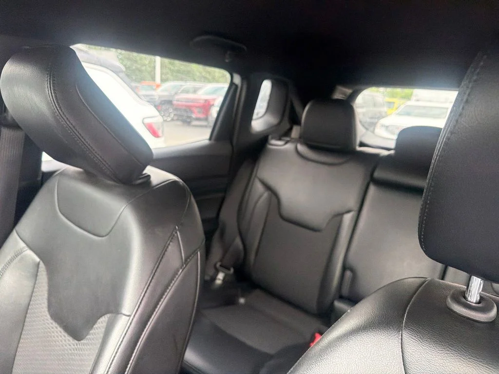Used 2022 White Jeep Altitude image 12