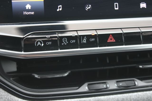 Used 2024 White Jeep Latitude image 7