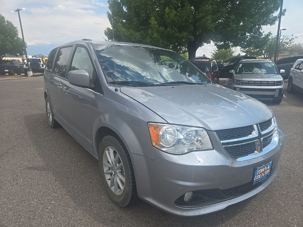 Used 2019 Silver Dodge SXT image 2