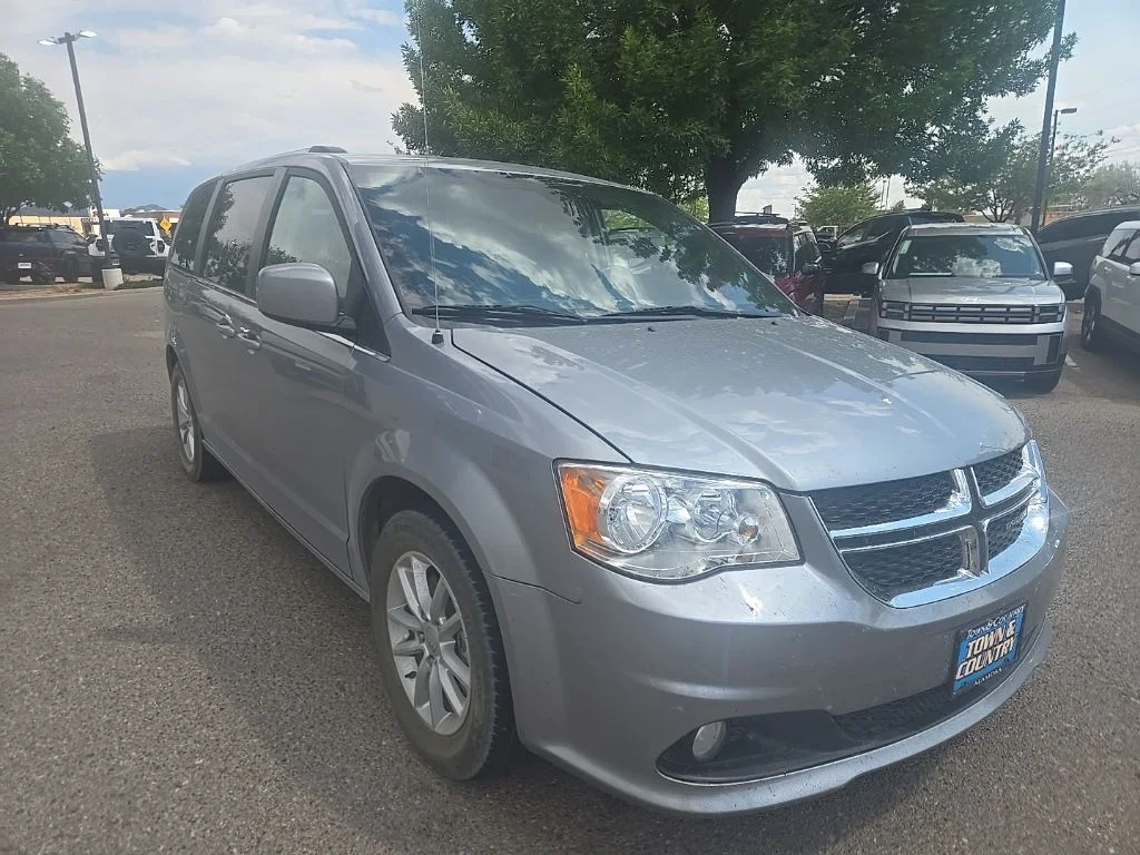 Used 2019 Silver Dodge SXT image 2