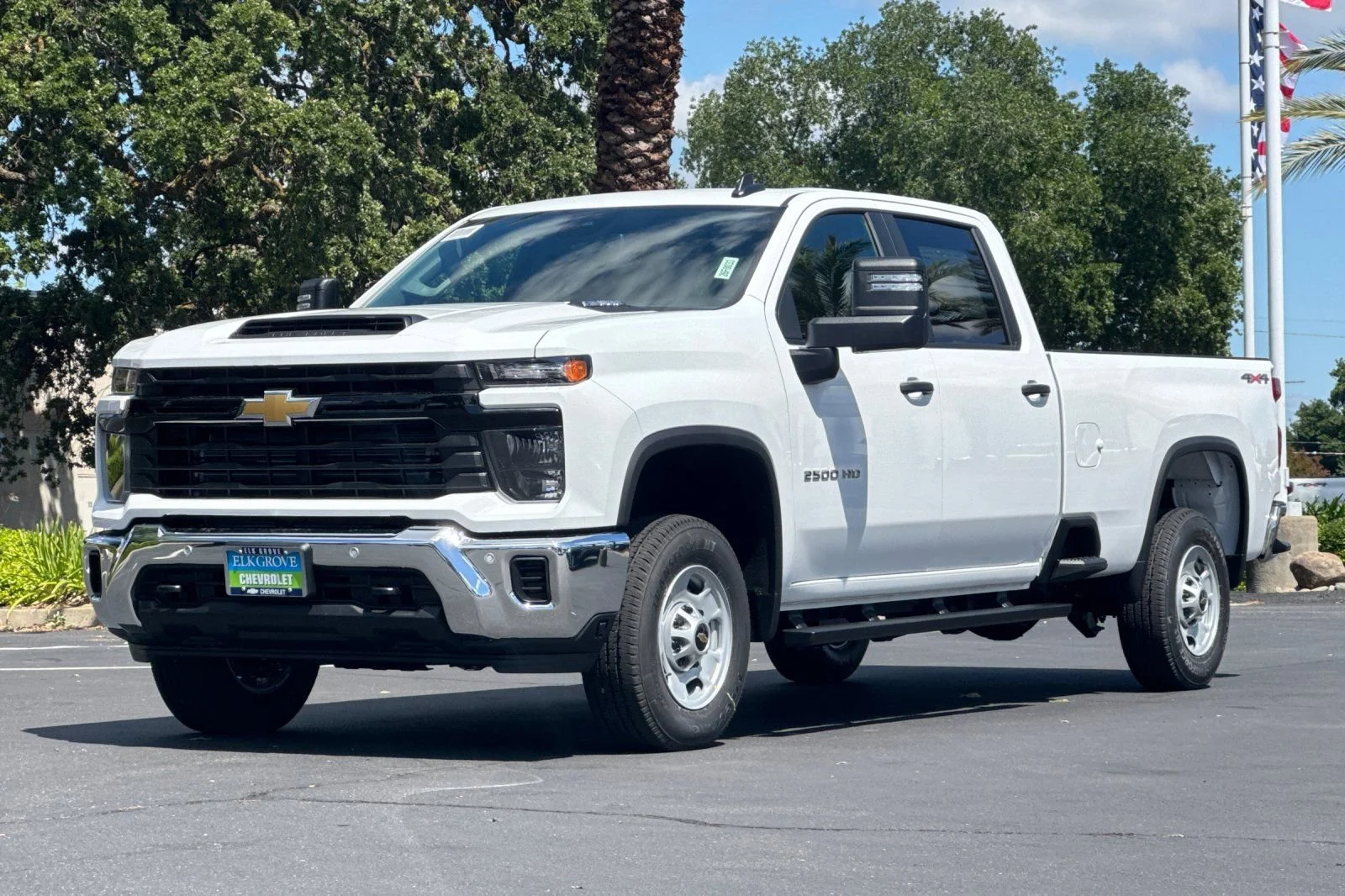 New 2026 Summit White Chevrolet WT image 7