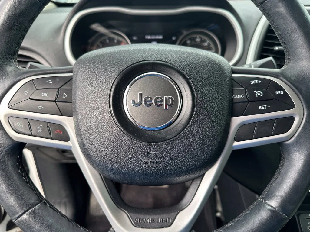 Used 2017 White Jeep Limited image 4