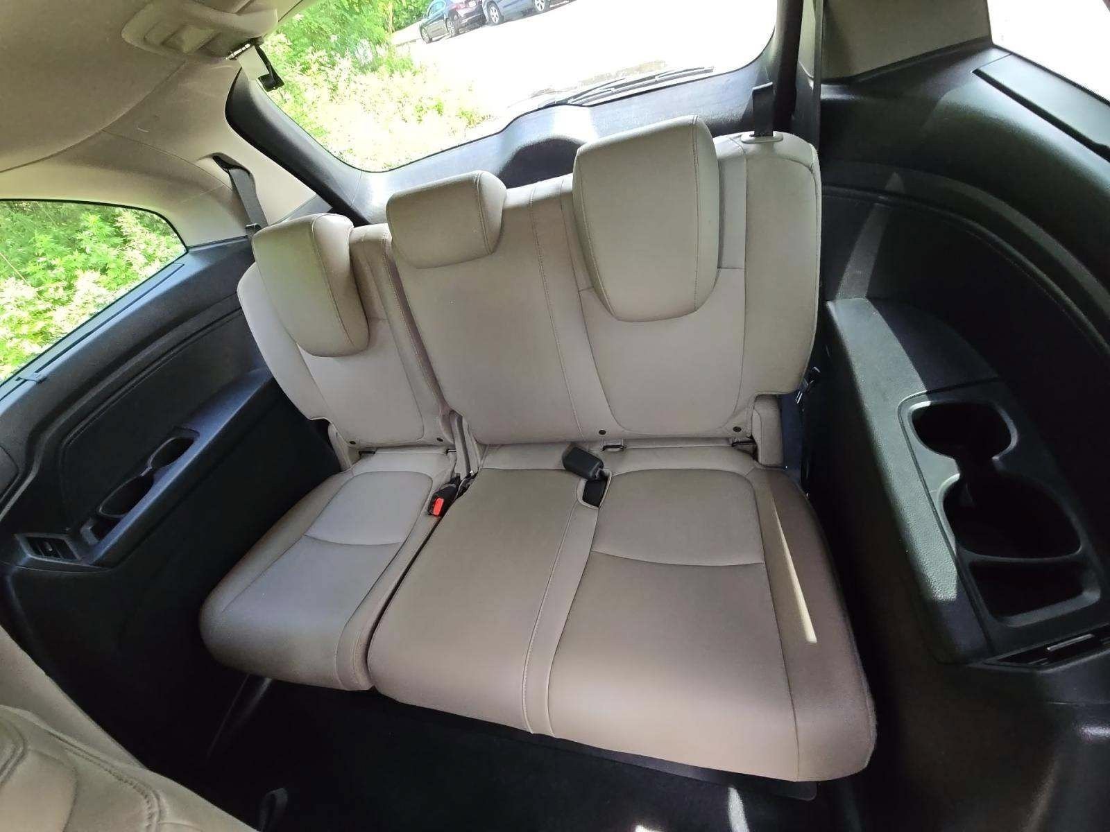 Used 2018 Deep Scarlet Pearl Honda Touring image 11