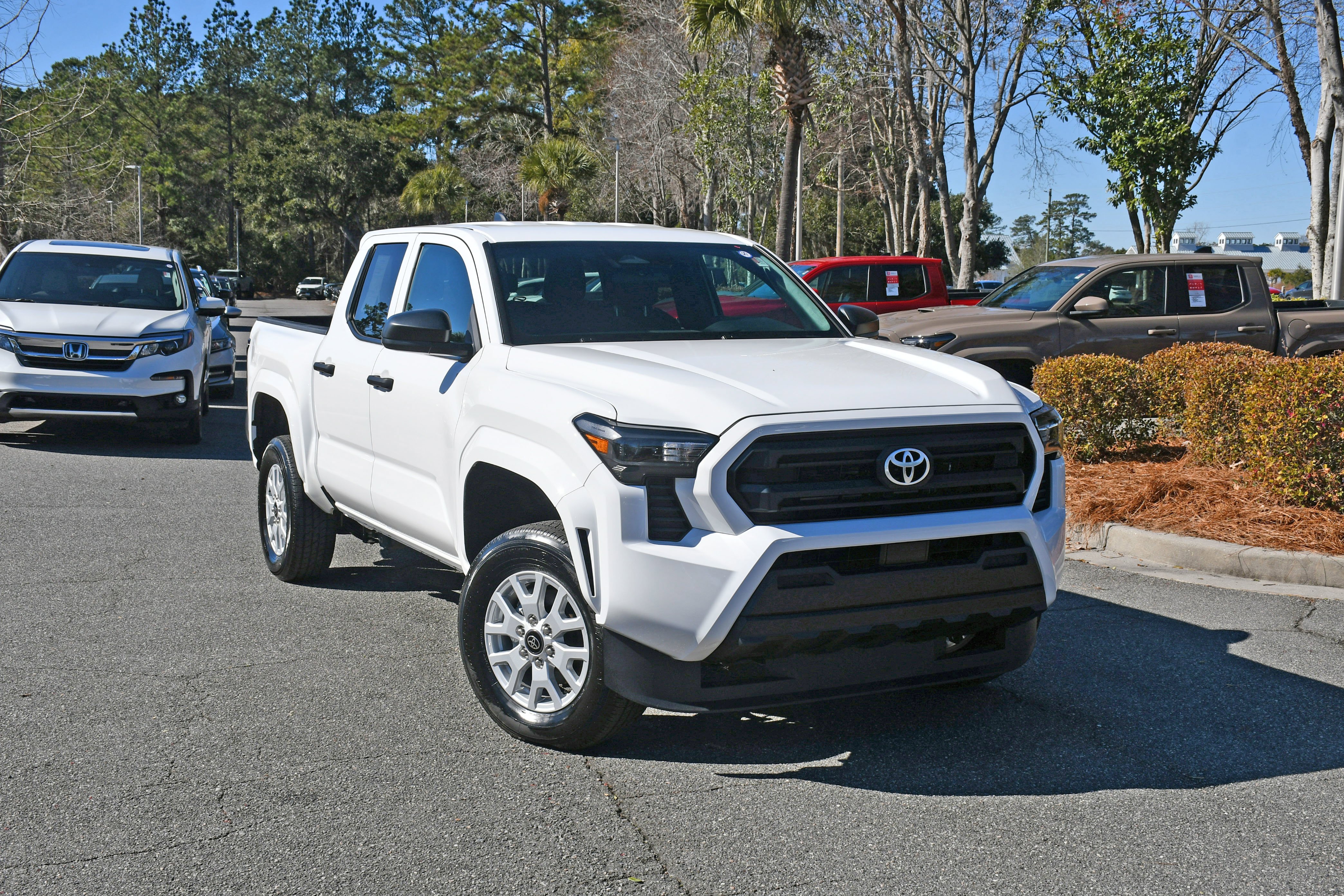 2025 Toyota Tacoma SR - Photo 6
