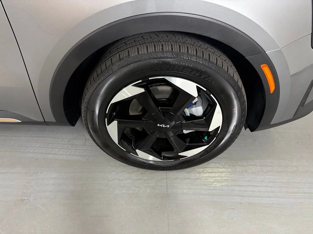 New 2026 Steel Gray Kia EX image 10
