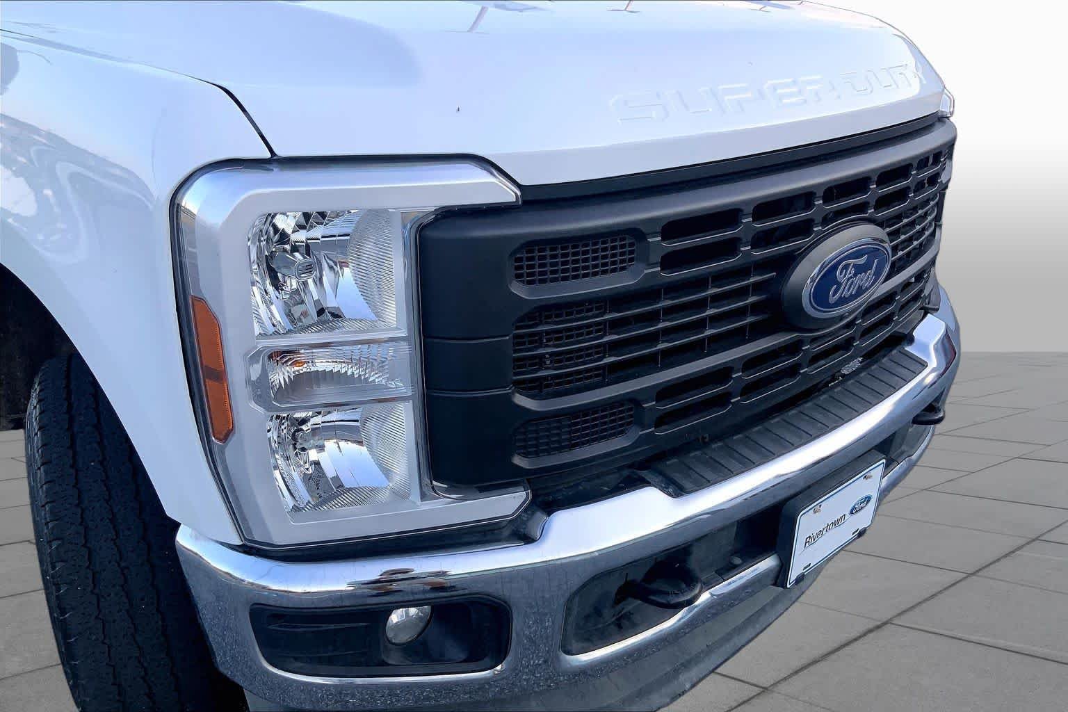 Used 2024 Oxford White Ford XL image 28