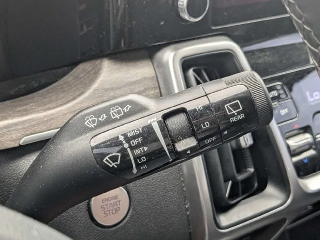 Used 2023 White Kia EX image 28