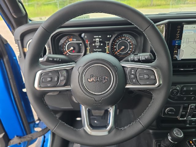 New 2026 Hydro Blue Pearl-Coat Exterior Paint Jeep Sahara image 25