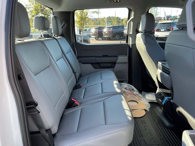 New 2027 Oxford White Ford F-350® XL image 25