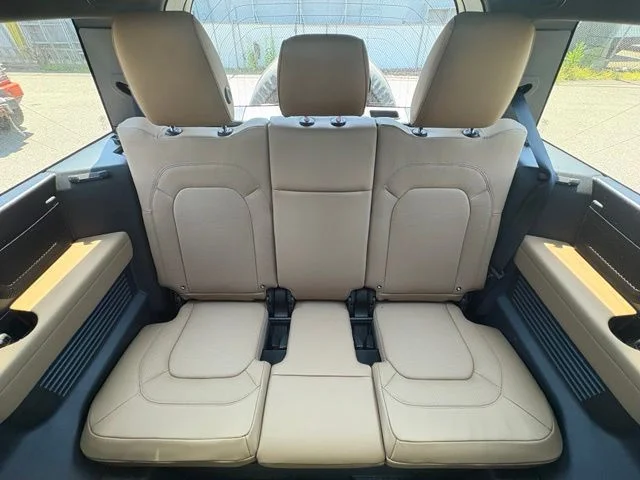 New 2026 Woolstone Green Land Rover X-Dynamic SE image 51