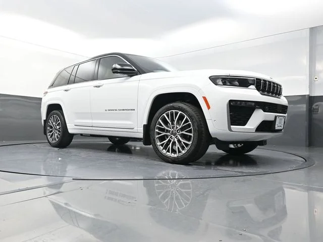 New 2026 Bright White Clear-Coat Exterior Paint Jeep Summit image 19