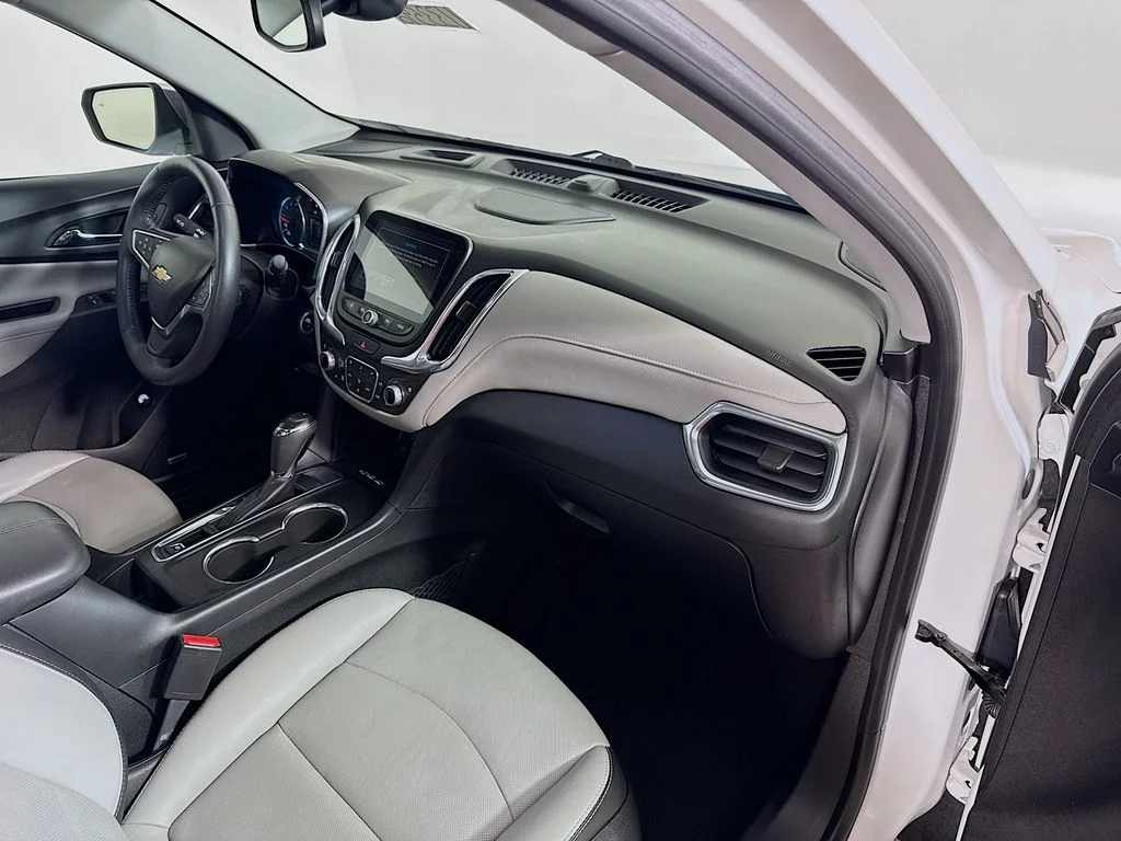 Used 2018 Iridescent Pearl Tricoat Chevrolet Premier image 28
