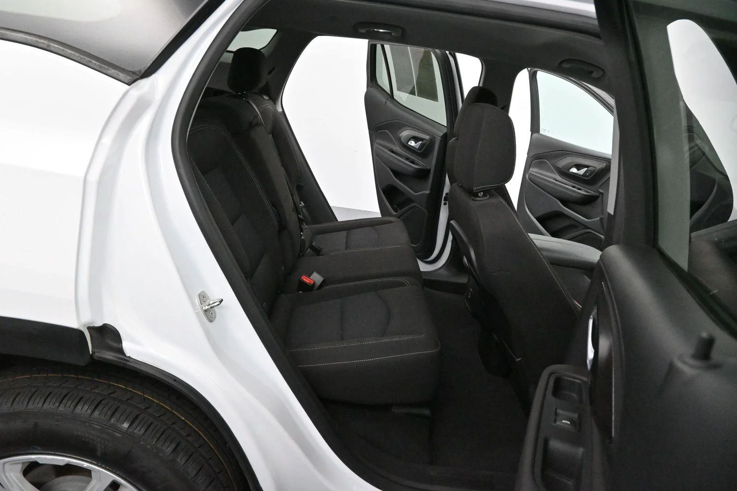 Used 2022 Summit White GMC SLE image 31