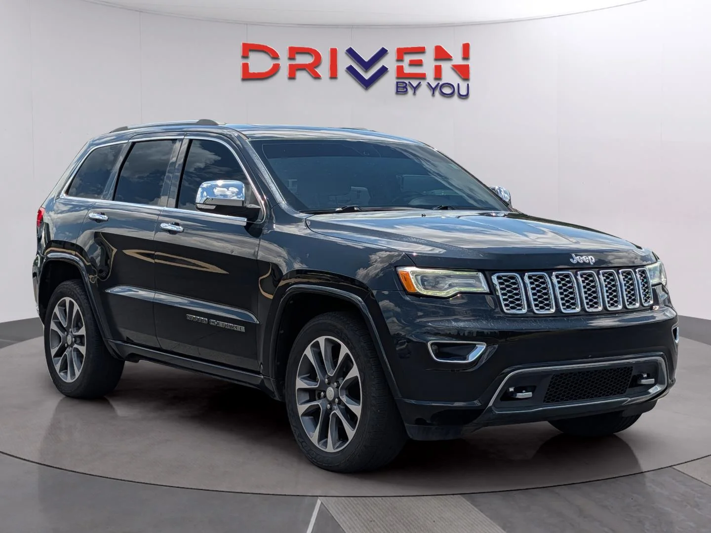 Used 2017 Diamond Black Crystal Pearlcoat Jeep Overland image 7