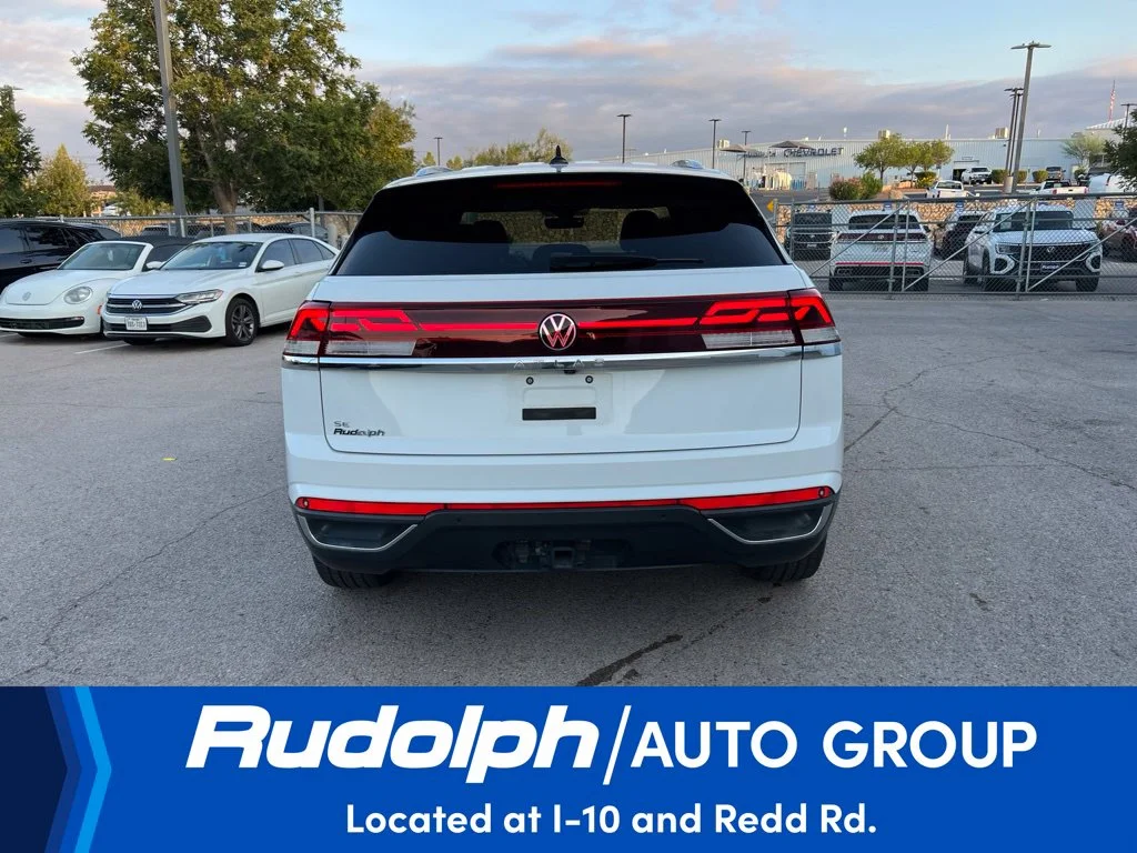 Used 2024 White Volkswagen 2.0T SE w/Technology image 4