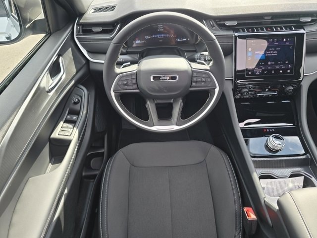 New 2026 Silver Zynith Exterior Paint Jeep Laredo image 4