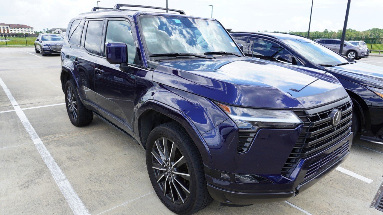 Used 2024 Blue Lexus GX 550 Luxury+ image 3