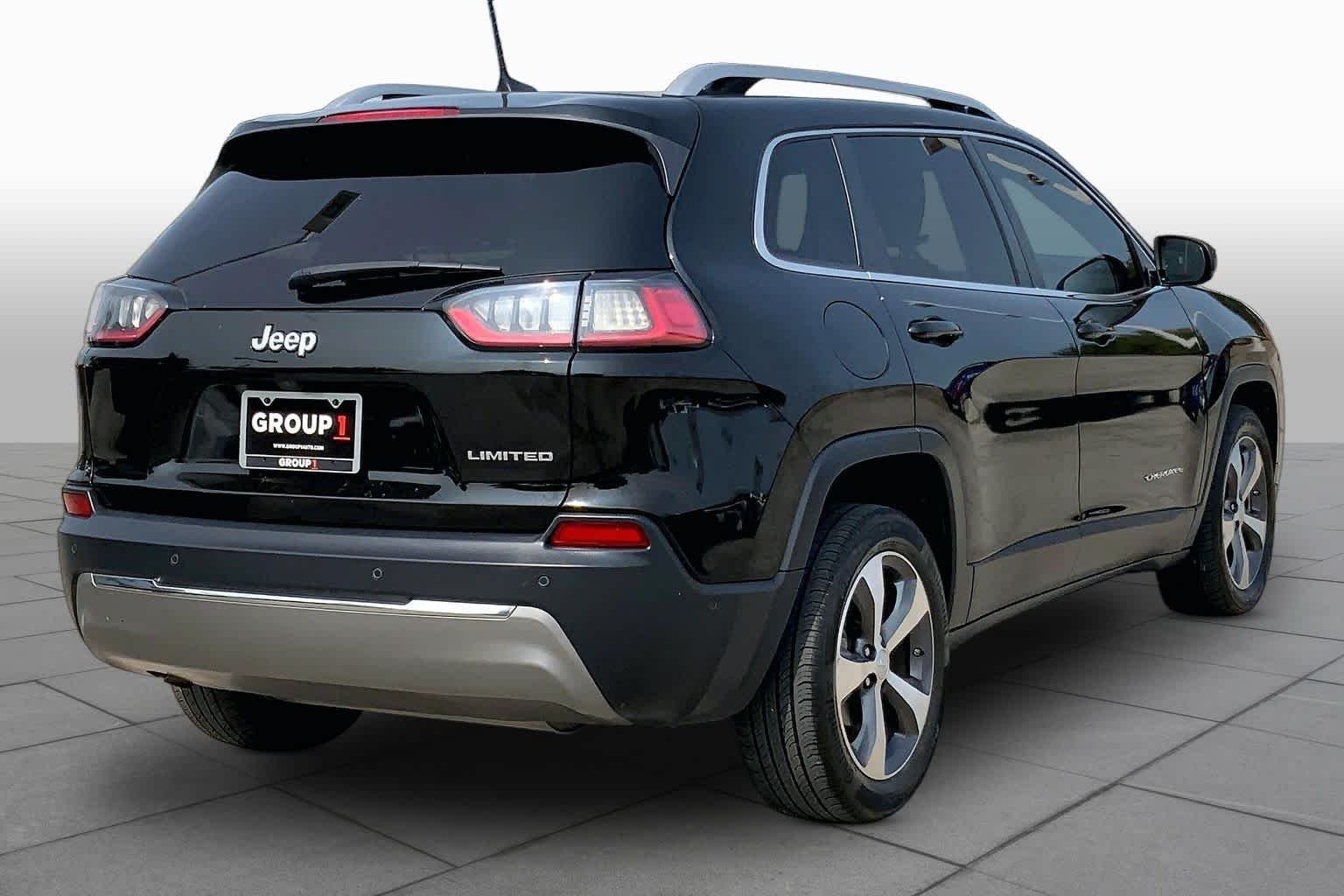 Used 2020 Diamond Black Crystal Pearlcoat Jeep Limited image 13