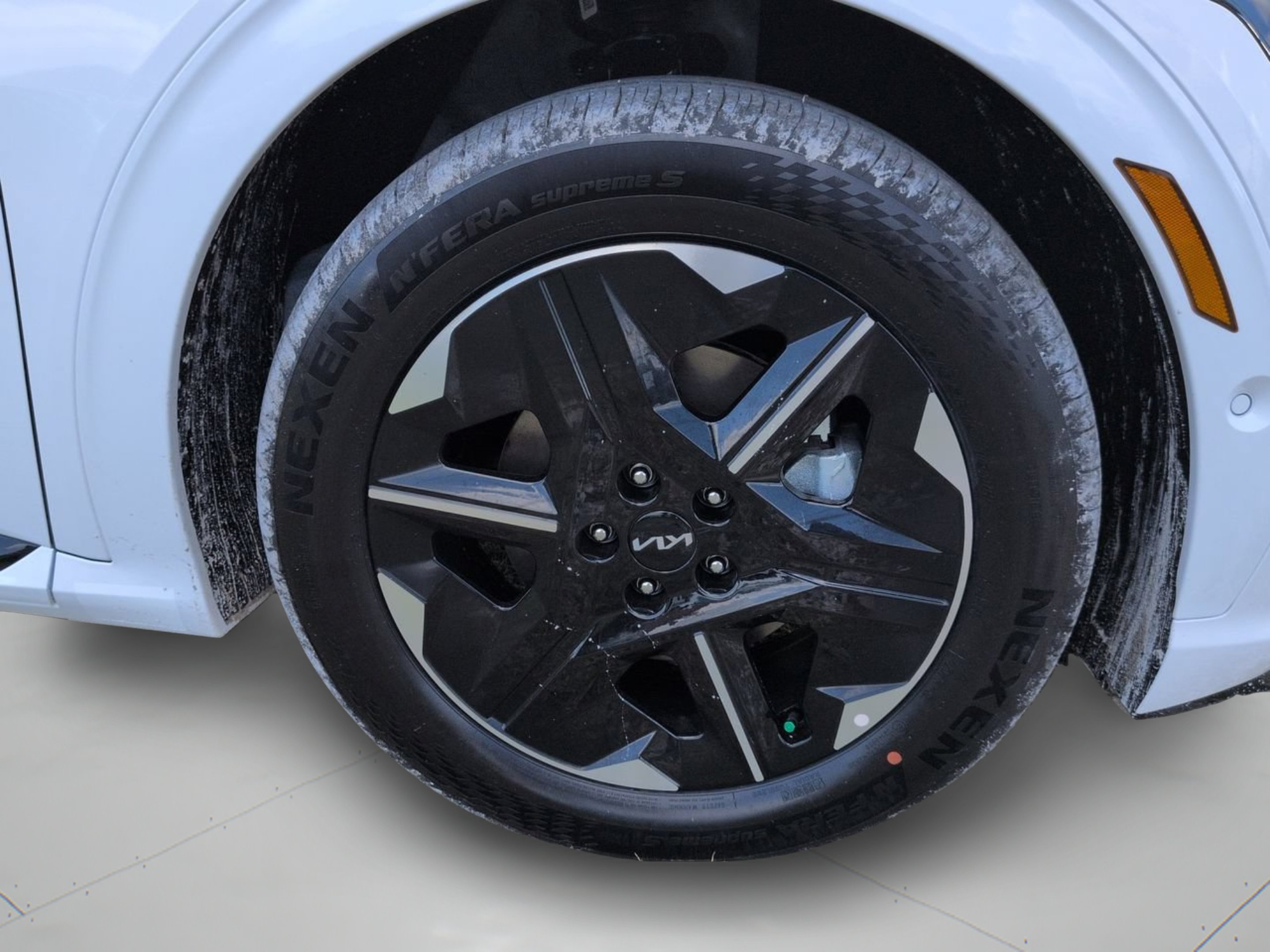 New 2026 Glacial White Pearl / Black Ro Kia GT-LINE image 48