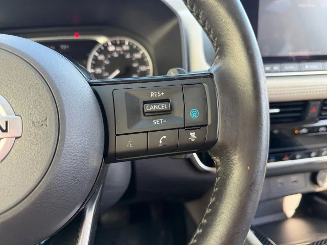 Used 2021 Blue Nissan SL image 12