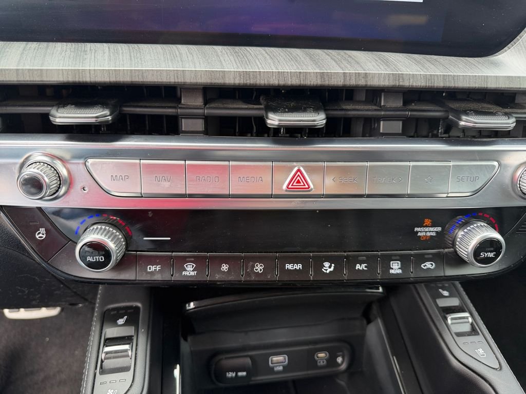 Used 2024 White Kia SX-Prestige image 29